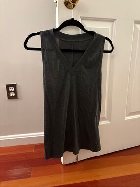 Sleeveless V-Neck Women's Tank Top - Charcoal Gray